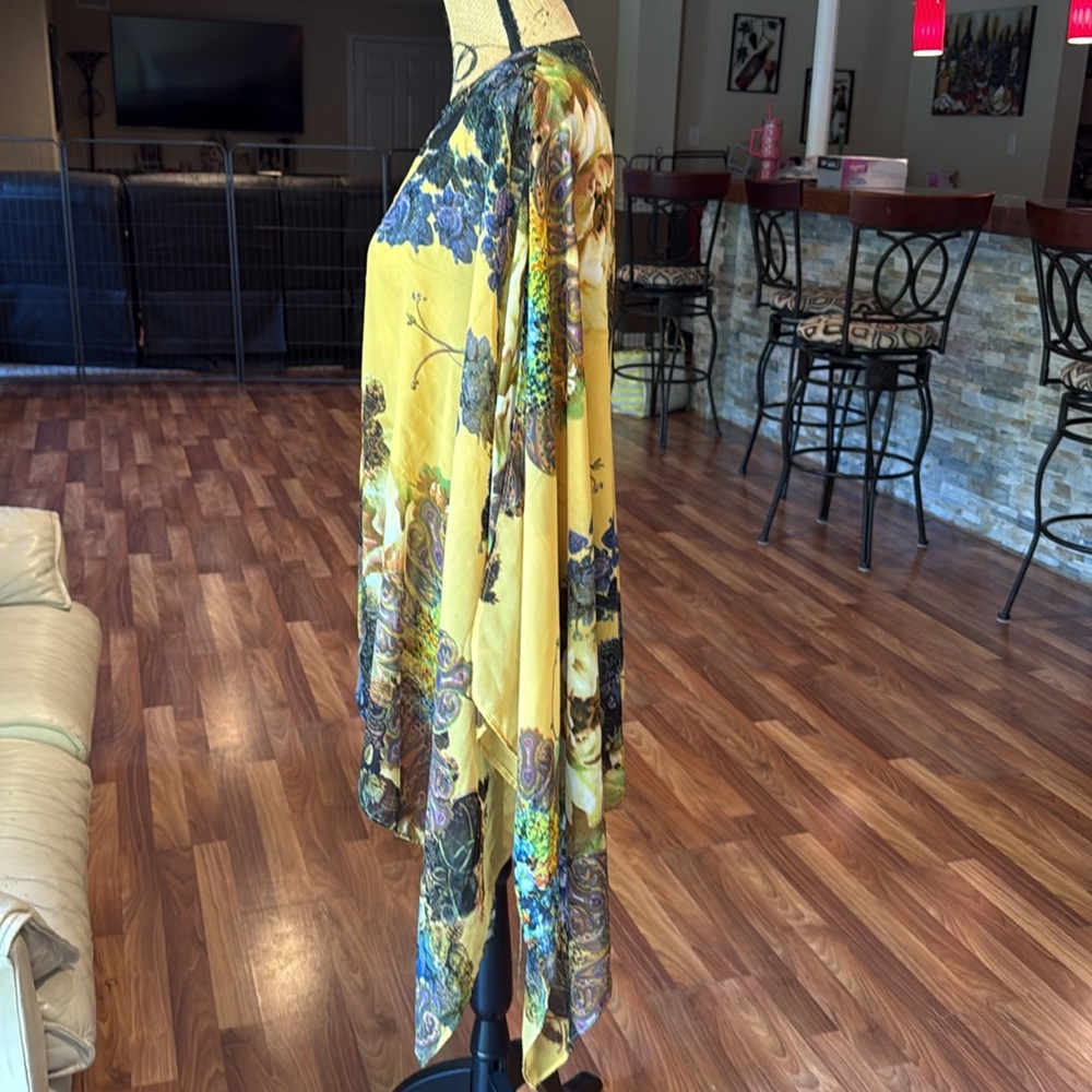 Size medium yellow floral overlay top with attached tank underneath - Picture 3 of 5